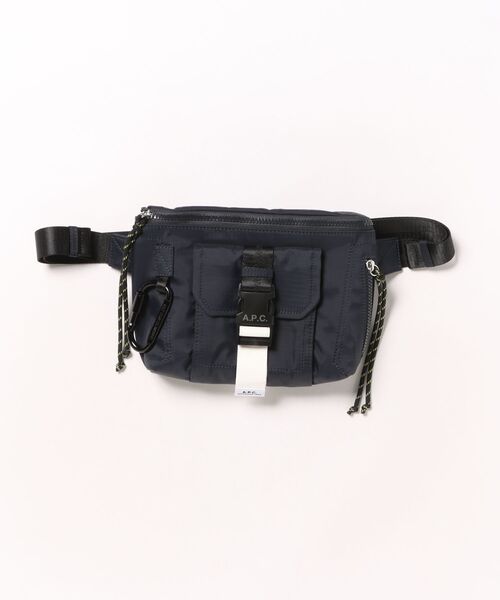 A.P.C.(アーペーセー)の「BANANE TREK(ボディバッグ/ウエストポーチ・メンズ・ダークネイビー・ONESIZE)」の1枚目の写真