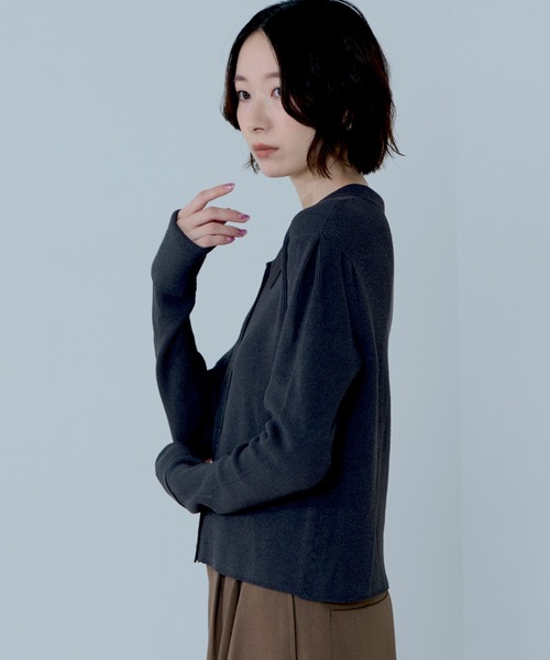 NOMINE(ノミネ)の「ショルダータック ポロニット カーディガン(ニット/セーター・レディース・ブラック/その他/チャコールグレー/レッド・フリー)」の11枚目の写真