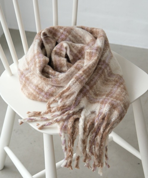 GLOBAL WORK（グローバルワーク）の「静電防止チェックマフラー/595550（マフラー・キッズ・ベージュ/オフホワイト/サックスブルー・ONE SIZE）」の3枚目の写真