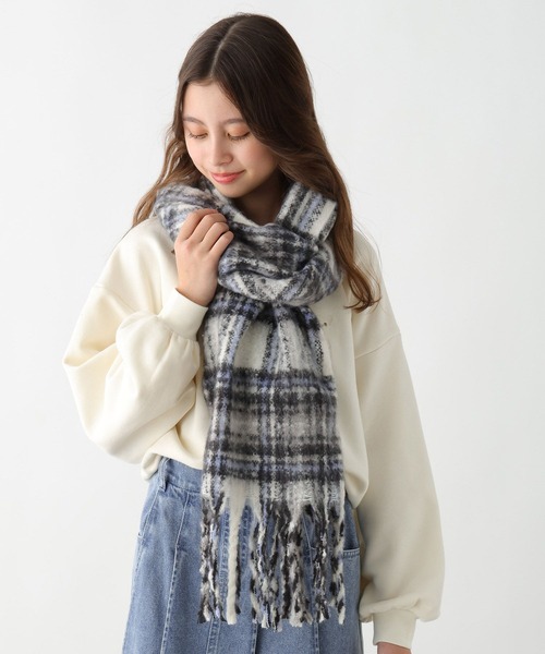 GLOBAL WORK（グローバルワーク）の「静電防止チェックマフラー/595550（マフラー・キッズ・ベージュ/オフホワイト/サックスブルー・ONE SIZE）」の2枚目の写真