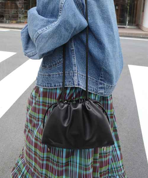 SLOBE IENA(スローブイエナ)の「《追加4》SLOBE 3WAY スムース巾着バッグ(クラッチバッグ・レディース・ブラウン/ブラック・FREE)」の1枚目の写真