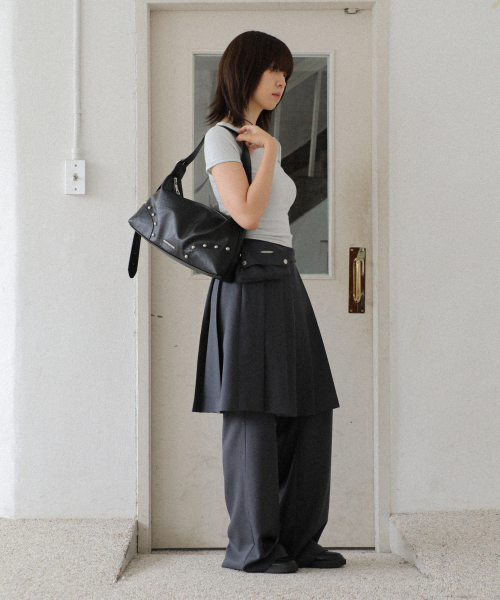 IUGAMAKARAS（イウガマカラス）の「Studded Hobo Bag (Black)（ショルダーバッグ・レディース・その他・FREE）」の8枚目の写真