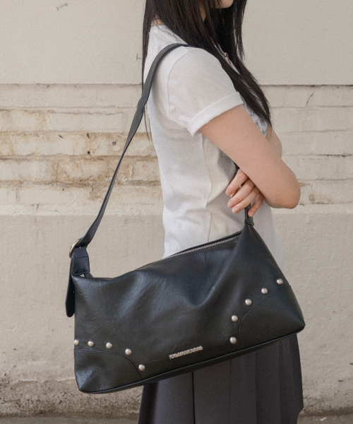 IUGAMAKARAS（イウガマカラス）の「Studded Hobo Bag (Black)（ショルダーバッグ・レディース・その他・FREE）」の9枚目の写真