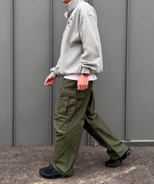 MUSINSA STANDARD（ムシンサスタンダード）の「ホワイトサテンパラシュートカーゴパンツ[カーキ]（その他パンツ・メンズ・その他・29/30/31/33/26/27/28/40/38/42/36/34/32）」の17枚目の写真