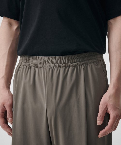 MUSINSA STANDARD（ムシンサスタンダード）の「クーリングディープタックワイドバンディングパンツ[ダスティベージュ]（スラックス・メンズ・その他・40/38/42/36/34/32/30/26/28）」の12枚目の写真
