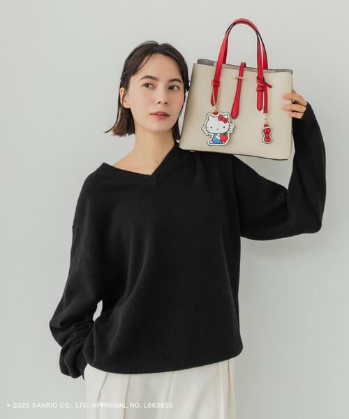 RODE SKO（ロデスコ）の「サンリオキャラクターズ チャーム付バッグ（ハンドバッグ・レディース・グレー/アイボリー/ピンク/イエロー・ONE）」の10枚目の写真