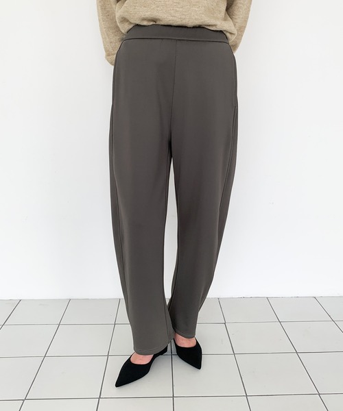 by LEGNA（バイレグナ）の「ツイル調裏起毛カーブパンツ（その他パンツ・レディース・ブラック/グレイッシュベージュ/ネイビー/ダークブラウン・MEDIUM/LARGE）」の3枚目の写真