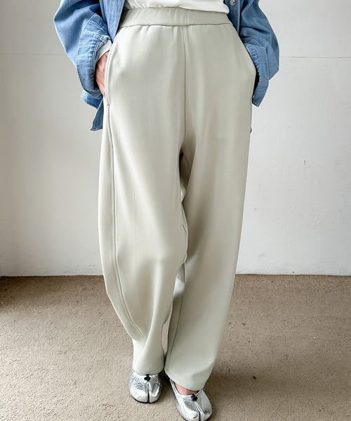 by LEGNA（バイレグナ）の「ツイル調裏起毛カーブパンツ（その他パンツ・レディース・ブラック/グレイッシュベージュ/ネイビー/ダークブラウン・MEDIUM/LARGE）」の4枚目の写真