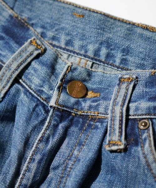 Carhartt(カーハート)の「THRIFTY LOOK / スリフティールック CARHARTT ONE-TUCK 5POCKET JEANS カーハート リメイク ワンタック デニムパンツ(デニムパンツ・メンズ・ブルー・SMALL/MEDIUM/LARGE)」の4枚目の写真