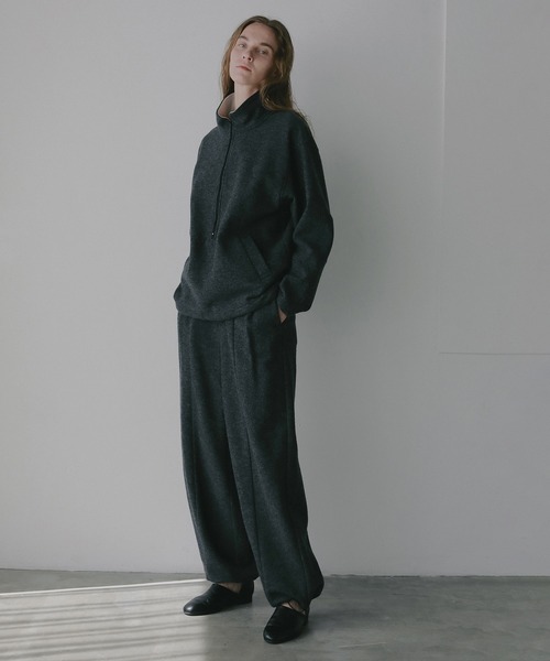 MANOF(マノフ)の「BOUCLE HALF ZIP TOPS(スウェット・レディース・アイボリー/チャコールグレー・S/M)」の10枚目の写真