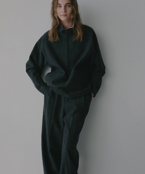 MANOF(マノフ)の「BOUCLE HALF ZIP TOPS(スウェット・レディース・アイボリー/チャコールグレー・S/M)」の5枚目の写真