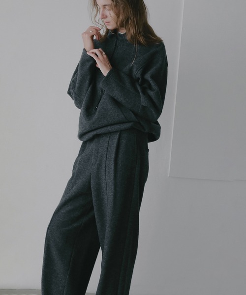 MANOF(マノフ)の「BOUCLE HALF ZIP TOPS(スウェット・レディース・アイボリー/チャコールグレー・S/M)」の7枚目の写真