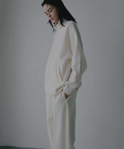 MANOF(マノフ)の「BOUCLE HALF ZIP TOPS(スウェット・レディース・アイボリー/チャコールグレー・S/M)」の15枚目の写真