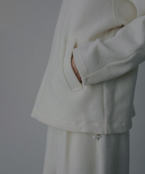 MANOF(マノフ)の「BOUCLE HALF ZIP TOPS(スウェット・レディース・アイボリー/チャコールグレー・S/M)」の19枚目の写真
