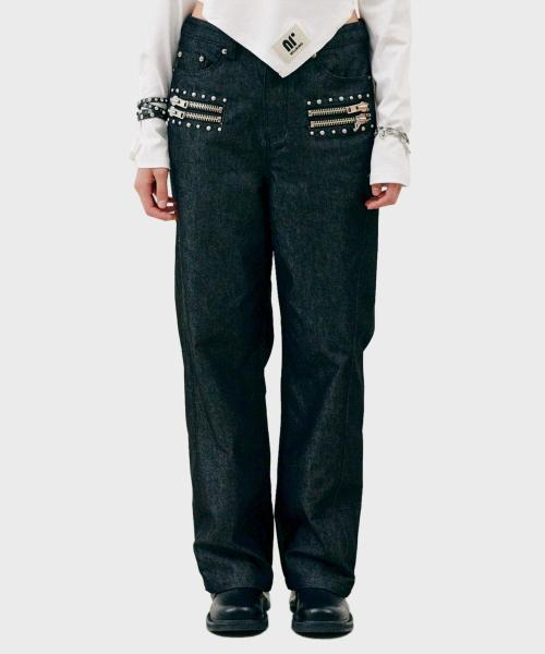 NILLRING(ニルリン)の「P13.00 Zip stud point pants _ Black(デニムパンツ・レディース・ブラック・SMALL/MEDIUM)」の2枚目の写真