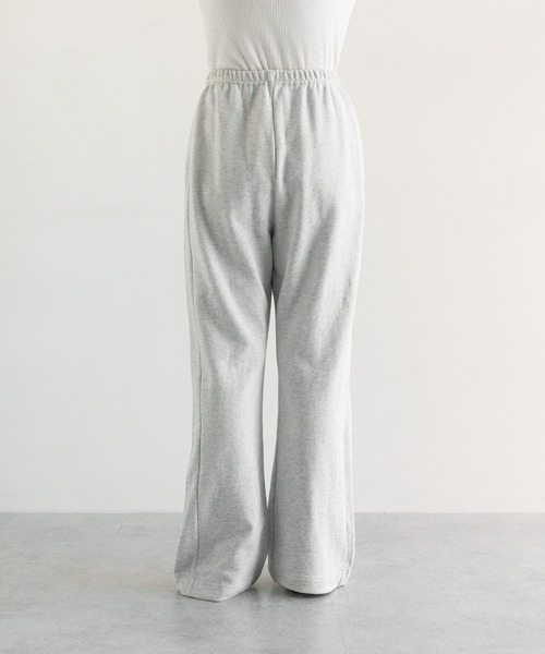 evernavy(エバーネイビー)の「スウェットフレアパンツ(スウェットパンツ・レディース・オートミール/ブラック・L/M/S)」の3枚目の写真
