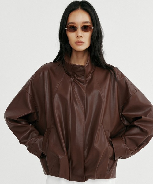 Bie(ビエ)の「スタンドカラーシンセティックレザージャケット(その他アウター・レディース・ライトブラウン・M/S)」の1枚目の写真