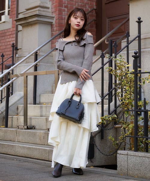 fupel（フぺル）の「off-shoulder ribbon knit × tiered skirt set / オフショルダーリボンニット×ティアードスカートセット（セットアップ・レディース・ライトグレー/ピンク/グレイッシュベージュ・FREE）」の4枚目の写真