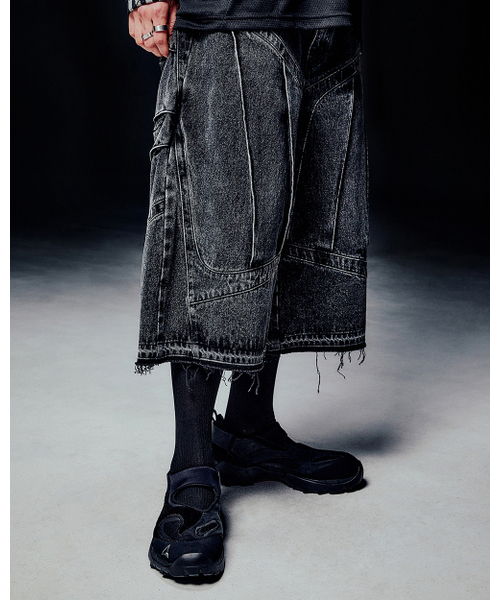 NOMANUAL(NOMANUAL)の「SHIELD DENIM BERMUDA PANTS - WASHED BLACK(その他パンツ・レディース・その他・SMALL/LARGE/MEDIUM)」の3枚目の写真