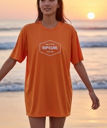 N.s（エヌドットエス）の「【RIPCURL/リップカール】M STAPLER UPF S/S　水陸両用　UPF50+(日焼け防止)　フロントブランドロゴプリント　半袖ラッシュガード(水着)（ラッシュガード）」