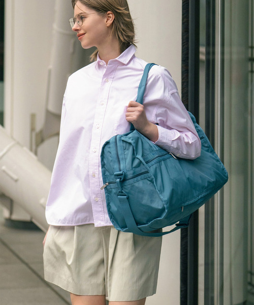 LeSportsac（レスポートサック）の「DELUXE LG WEEKENDER ブルーインディゴ（ボストンバッグ・レディース・ブルー・FREE）」の4枚目の写真