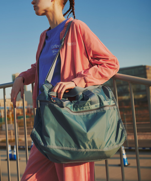 LeSportsac（レスポートサック）の「DELUXE LG WEEKENDER ブルーインディゴ（ボストンバッグ・レディース・ブルー・FREE）」の5枚目の写真