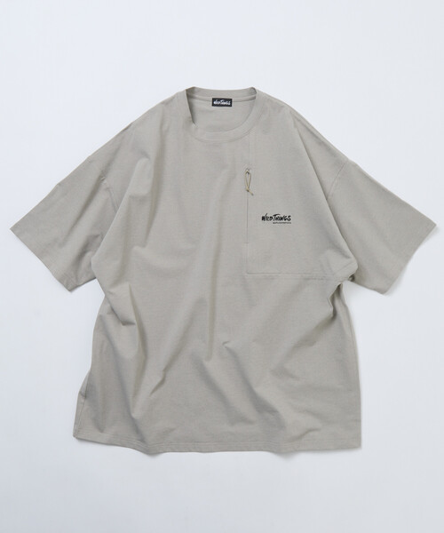 WILD THINGS（ワイルドシングス）の「限定展開 WILD THINGS/ワイルドシングス WILD THINGS×FREAK'S STORE/ワイルドシングス 別注 ビッグシルエット コットンタッチ テック ポケットTシャツ（Tシャツ/カットソー・メンズ・ブラック/グレイッシュベージュ/スミクロ・SMALL/LARGE/MEDIUM）」の20枚目の写真