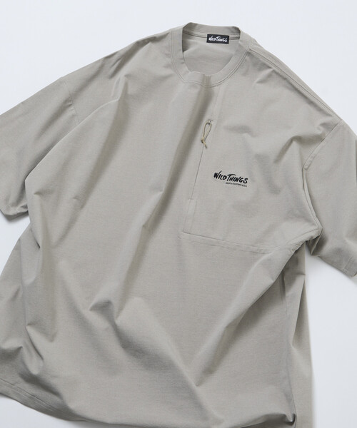 WILD THINGS(ワイルドシングス)の「限定展開 WILD THINGS×FREAK'S STORE ワイルドシングス 別注 ビッグシルエット コットンタッチ テック ポケット Tシャツ(Tシャツ/カットソー・メンズ・ブラック/グレイッシュベージュ/スミクロ・SMALL/LARGE/MEDIUM)」の5枚目の写真