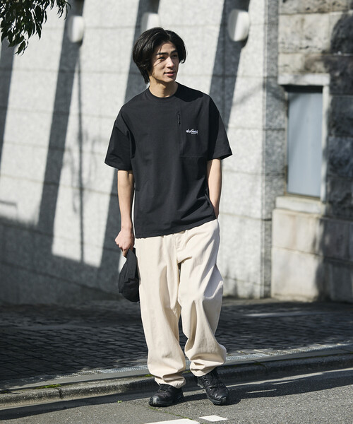 WILD THINGS（ワイルドシングス）の「限定展開 WILD THINGS/ワイルドシングス WILD THINGS×FREAK'S STORE/ワイルドシングス 別注 ビッグシルエット コットンタッチ テック ポケットTシャツ（Tシャツ/カットソー・メンズ・ブラック/グレイッシュベージュ/スミクロ・SMALL/LARGE/MEDIUM）」の10枚目の写真