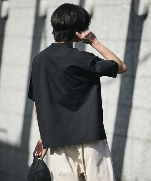 WILD THINGS（ワイルドシングス）の「限定展開 WILD THINGS/ワイルドシングス WILD THINGS×FREAK'S STORE/ワイルドシングス 別注 ビッグシルエット コットンタッチ テック ポケットTシャツ（Tシャツ/カットソー・メンズ・ブラック/グレイッシュベージュ/スミクロ・SMALL/LARGE/MEDIUM）」の5枚目の写真