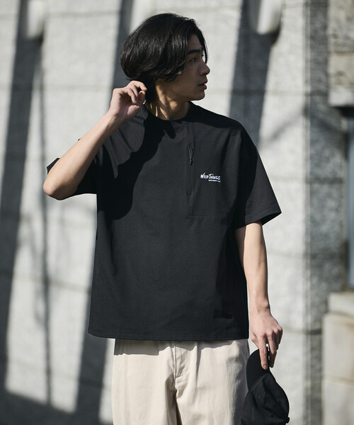 WILD THINGS（ワイルドシングス）の「限定展開 WILD THINGS/ワイルドシングス WILD THINGS×FREAK'S STORE/ワイルドシングス 別注 ビッグシルエット コットンタッチ テック ポケットTシャツ（Tシャツ/カットソー・メンズ・ブラック/グレイッシュベージュ/スミクロ・SMALL/LARGE/MEDIUM）」の6枚目の写真