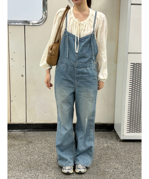 LENINA(レニーナ)の「SIMEEZ overall denim pants_BLUE(サロペット/オーバーオール・レディース・ブルー・SMALL/MEDIUM)」の2枚目の写真
