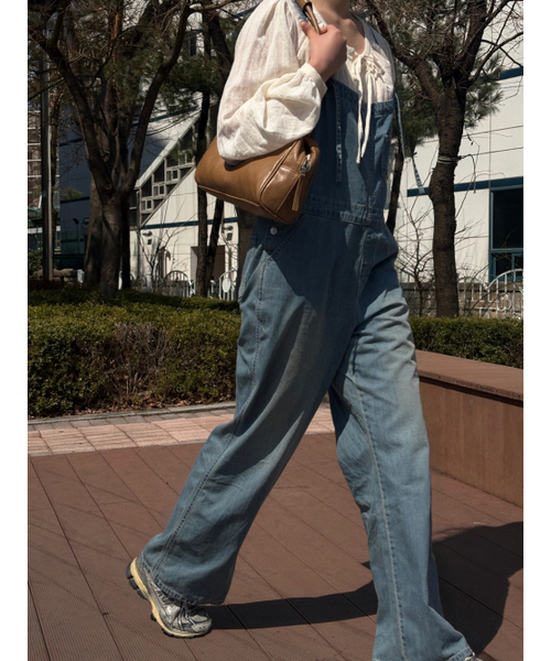 LENINA(レニーナ)の「SIMEEZ overall denim pants_BLUE(サロペット/オーバーオール・レディース・ブルー・SMALL/MEDIUM)」の4枚目の写真