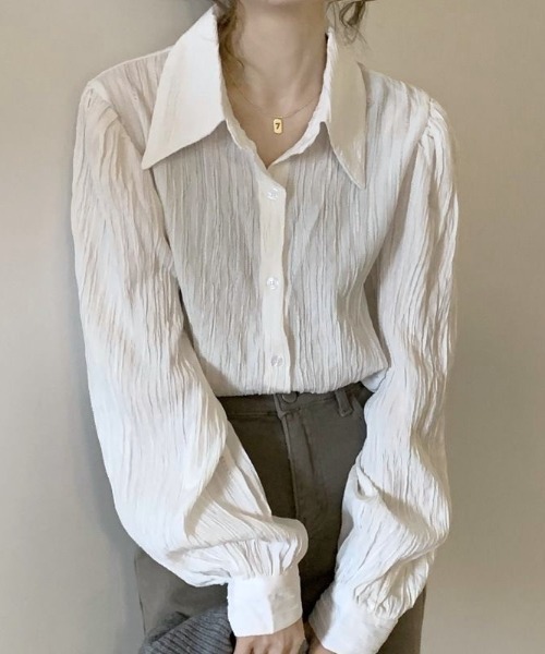 Beststore(ベストストア)の「【秋冬】大人レディな縦シワ加工 楊柳シフォンブラウス パフスリーブシャツ 落ち感(シャツ/ブラウス・レディース・グレイッシュベージュ/ブルー/オフホワイト・L/M)」の2枚目の写真