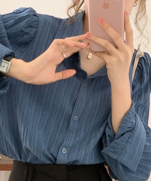 Beststore(ベストストア)の「【秋冬】大人レディな縦シワ加工 楊柳シフォンブラウス パフスリーブシャツ 落ち感(シャツ/ブラウス・レディース・グレイッシュベージュ/ブルー/オフホワイト・L/M)」の4枚目の写真