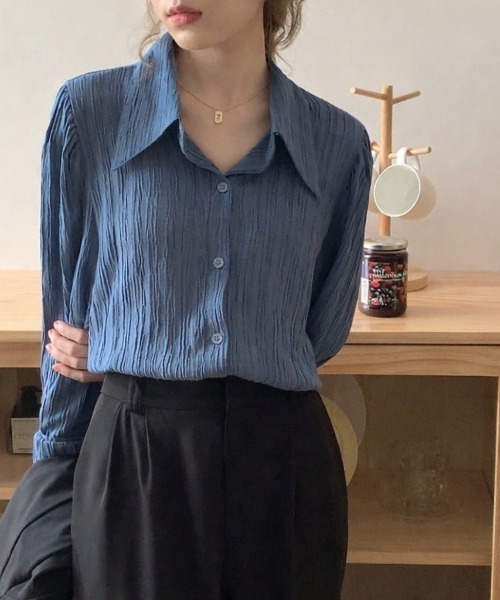 Beststore(ベストストア)の「【秋冬】大人レディな縦シワ加工 楊柳シフォンブラウス パフスリーブシャツ 落ち感(シャツ/ブラウス・レディース・グレイッシュベージュ/ブルー/オフホワイト・L/M)」の6枚目の写真