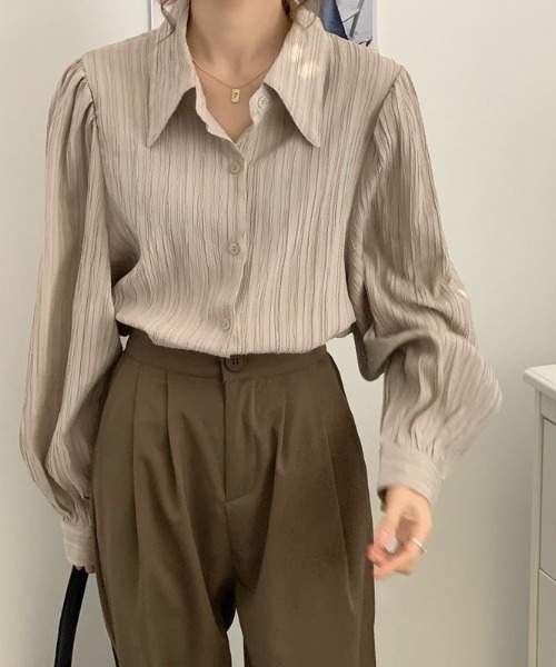 Beststore(ベストストア)の「【秋冬】大人レディな縦シワ加工 楊柳シフォンブラウス パフスリーブシャツ 落ち感(シャツ/ブラウス・レディース・グレイッシュベージュ/ブルー/オフホワイト・L/M)」の10枚目の写真