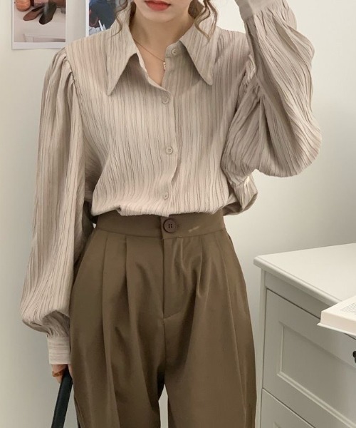 Beststore(ベストストア)の「【秋冬】大人レディな縦シワ加工 楊柳シフォンブラウス パフスリーブシャツ 落ち感(シャツ/ブラウス・レディース・グレイッシュベージュ/ブルー/オフホワイト・L/M)」の12枚目の写真