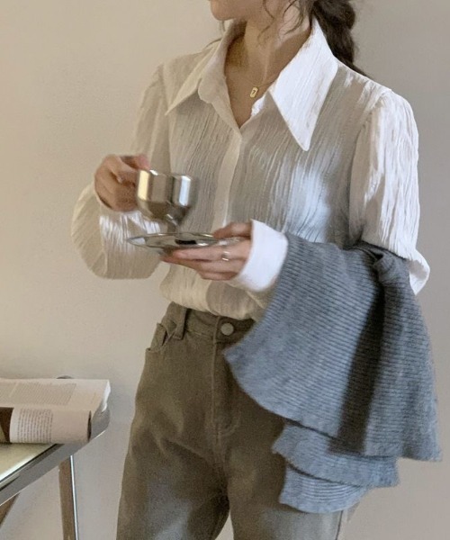 Beststore(ベストストア)の「【秋冬】大人レディな縦シワ加工 楊柳シフォンブラウス パフスリーブシャツ 落ち感(シャツ/ブラウス・レディース・グレイッシュベージュ/ブルー/オフホワイト・L/M)」の17枚目の写真