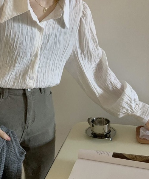 Beststore(ベストストア)の「【秋冬】大人レディな縦シワ加工 楊柳シフォンブラウス パフスリーブシャツ 落ち感(シャツ/ブラウス・レディース・グレイッシュベージュ/ブルー/オフホワイト・L/M)」の19枚目の写真