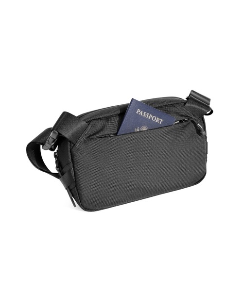 Aer（エアー）の「Aer DAY SLING 4 エアー デイスリング ミニショルダーバッグ クロスボディバッグ（ショルダーバッグ・メンズ・ブラック・FREE）」の6枚目の写真