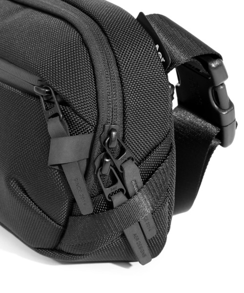 極上美品　AER スリングバッグ　ブラック ！ Aer DAY SLING 4 エアー デイスリング ミニショルダーバッグ クロス