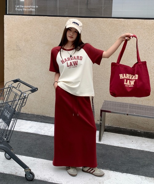 FAVORITO(ファヴォリート)の「バッグ付き半袖配色トップススカートセットアップ(セットアップ・レディース・ブラック/ブルー/ブラウン/レッド・F)」の15枚目の写真
