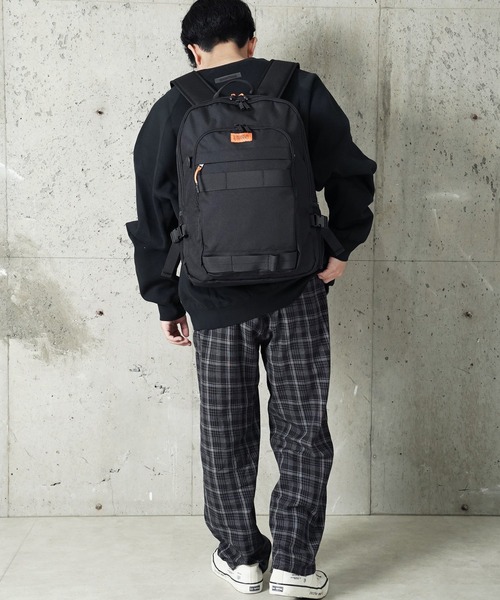 UNIVERSAL OVERALL（ユニバーサルオーバーオール）の「"07"≪UNIVERSAL OVERALL≫7ポケット/30L カラビナキーポルダー付き バックパック（バックパック/リュック・メンズ・ブラック・ONE SIZE）」の4枚目の写真
