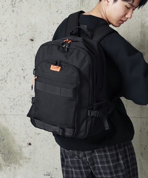 UNIVERSAL OVERALL（ユニバーサルオーバーオール）の「"07"≪UNIVERSAL OVERALL≫7ポケット/30L カラビナキーポルダー付き バックパック（バックパック/リュック・メンズ・ブラック・ONE SIZE）」の5枚目の写真
