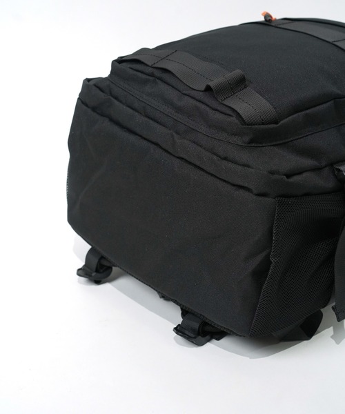 UNIVERSAL OVERALL（ユニバーサルオーバーオール）の「"07"≪UNIVERSAL OVERALL≫7ポケット/30L カラビナキーポルダー付き バックパック（バックパック/リュック・メンズ・ブラック・ONE SIZE）」の12枚目の写真