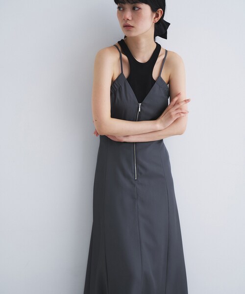 CODE A(コードエー)の「sensual strap cami dress(ワンピース・レディース・ダークグレー/ホワイト・00)」の3枚目の写真