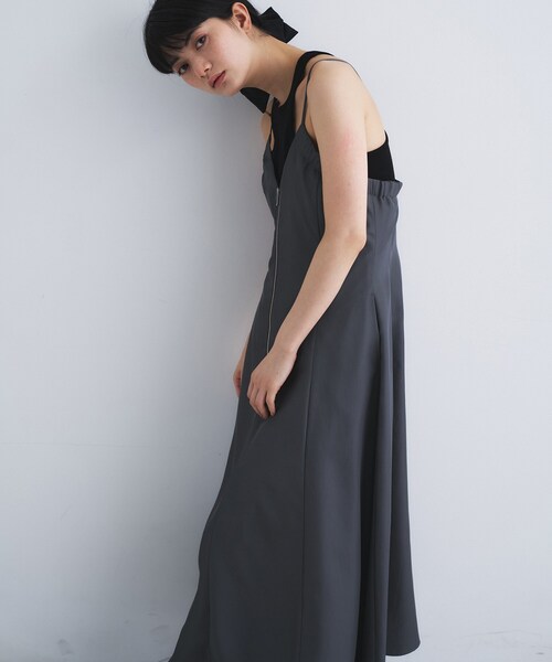 CODE A(コードエー)の「sensual strap cami dress(ワンピース・レディース・ダークグレー/ホワイト・00)」の4枚目の写真