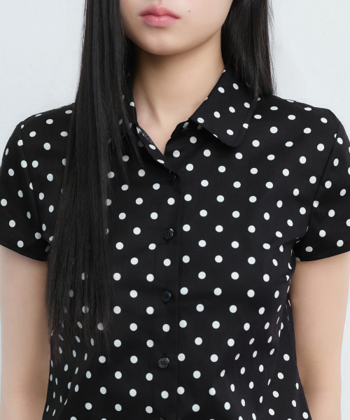 MUSINSA STANDARD WOMAN（ムシンサスタンダードウーマン）の「ウィメンズポルカドットキャップスリーブシャツ[ブラック]（シャツ/ブラウス・レディース・その他・X-SMALL/SMALL/MEDIUM/LARGE）」の4枚目の写真