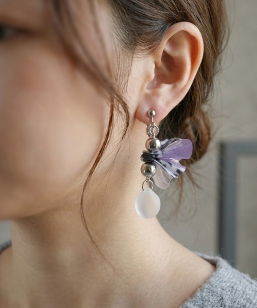 tone（トーン）の「Beauty bell/PVCひらひらビーズイヤリング（イヤリング・レディース・パープル/グリーン/ブルー/レッド/ホワイト/グレー/パープル系その他2・FREE）」の11枚目の写真